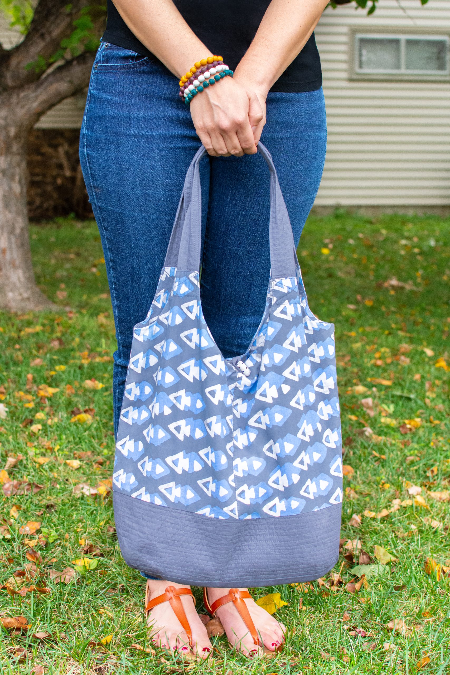 AccessoriesBagBucketMedallionCharcoalLifestyle2